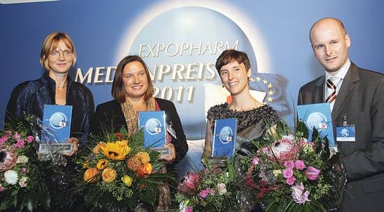 Die Preisträger des Expopharm-Medienpreises 2011 (von links): Maike Telgheder – Kategorie »Apotheke und Verbraucher«, Karin Bensch – Kategorie »Apotheke und Politik«, Anne Kleinknecht – Kategorie »Pharmazie und Forschung« und Heiko Lossie – Kategorie »Apotheke und Ökonomie«.