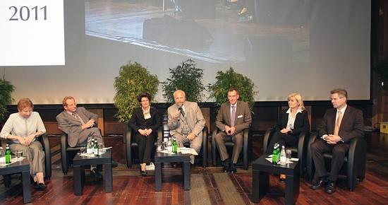 Erika Fink, Dr. Erhardt Schmidt, Dr. Christiane Eckert-Lill, Moderator Dr. Albrecht Kloepfer, Lutz Tisch, Jutta Rewitzer und Dr. Klaus Kreuschner (von links)