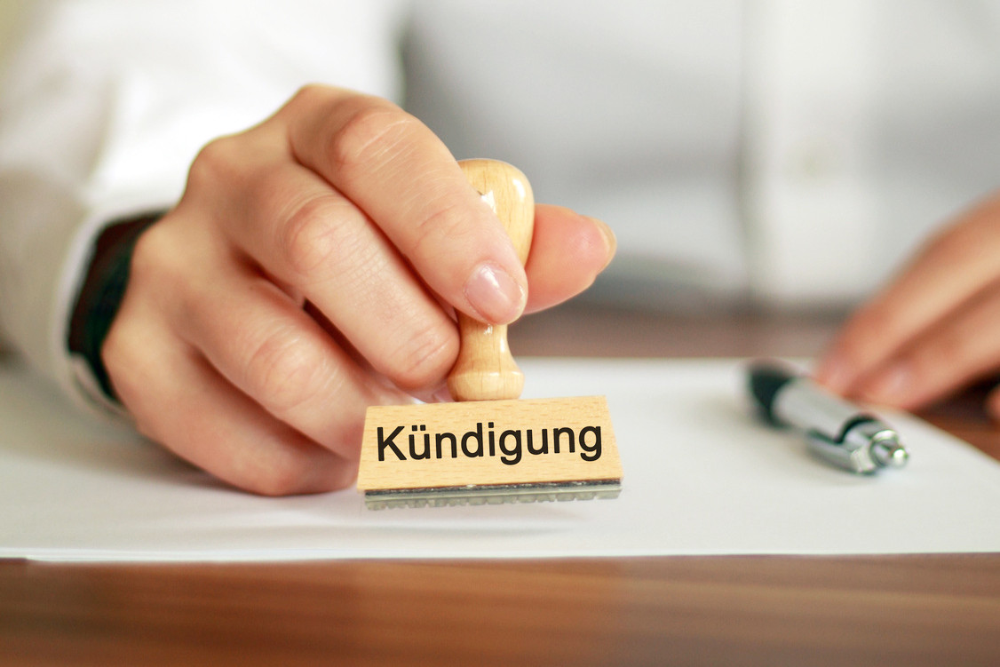 Vor dem potenziellen Ausspruch einer Kündigung muss der Arbeitgeber immer ein Personalgespräch suchen. / Foto: Fotolia/ S. Engels
