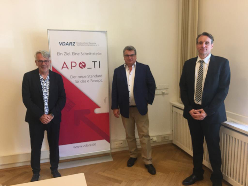Klaus Henkel, Werner Dick und Ommo Meiners (v.l.) bilden den neuen Vorstand des VDARZ. / Foto: VDARZ