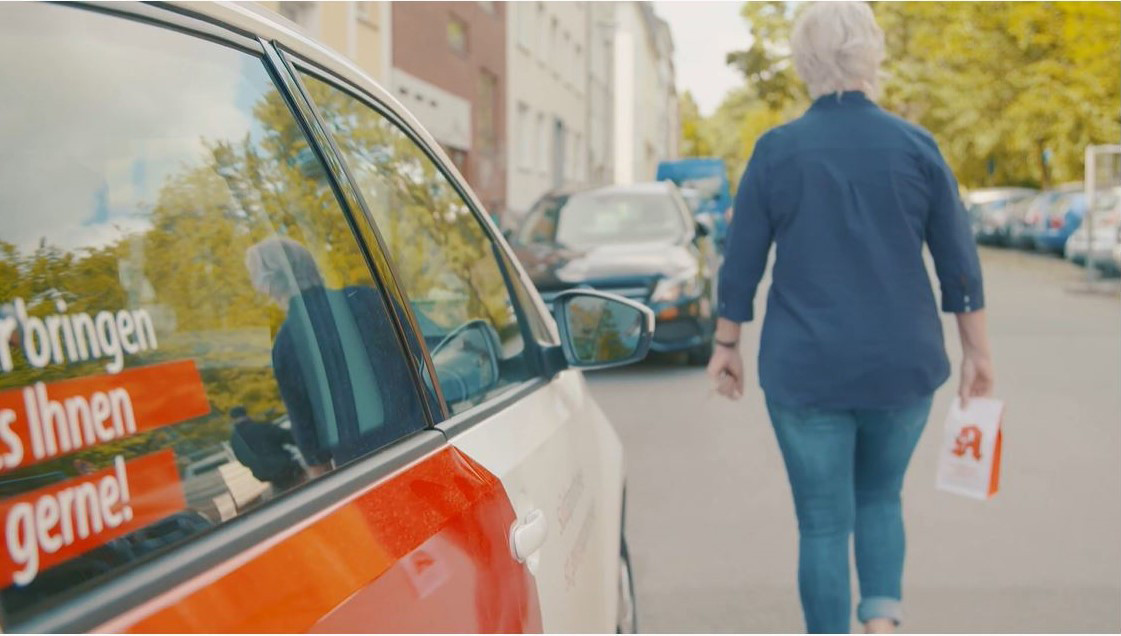 Der Botendienst der lokalen Apotheken kommt Kunden zugute, die nicht in die Apotheke kommen können. Wie wichtig der Service ist, macht ein Video der AKWL deutlich. / Foto: Screenshot
