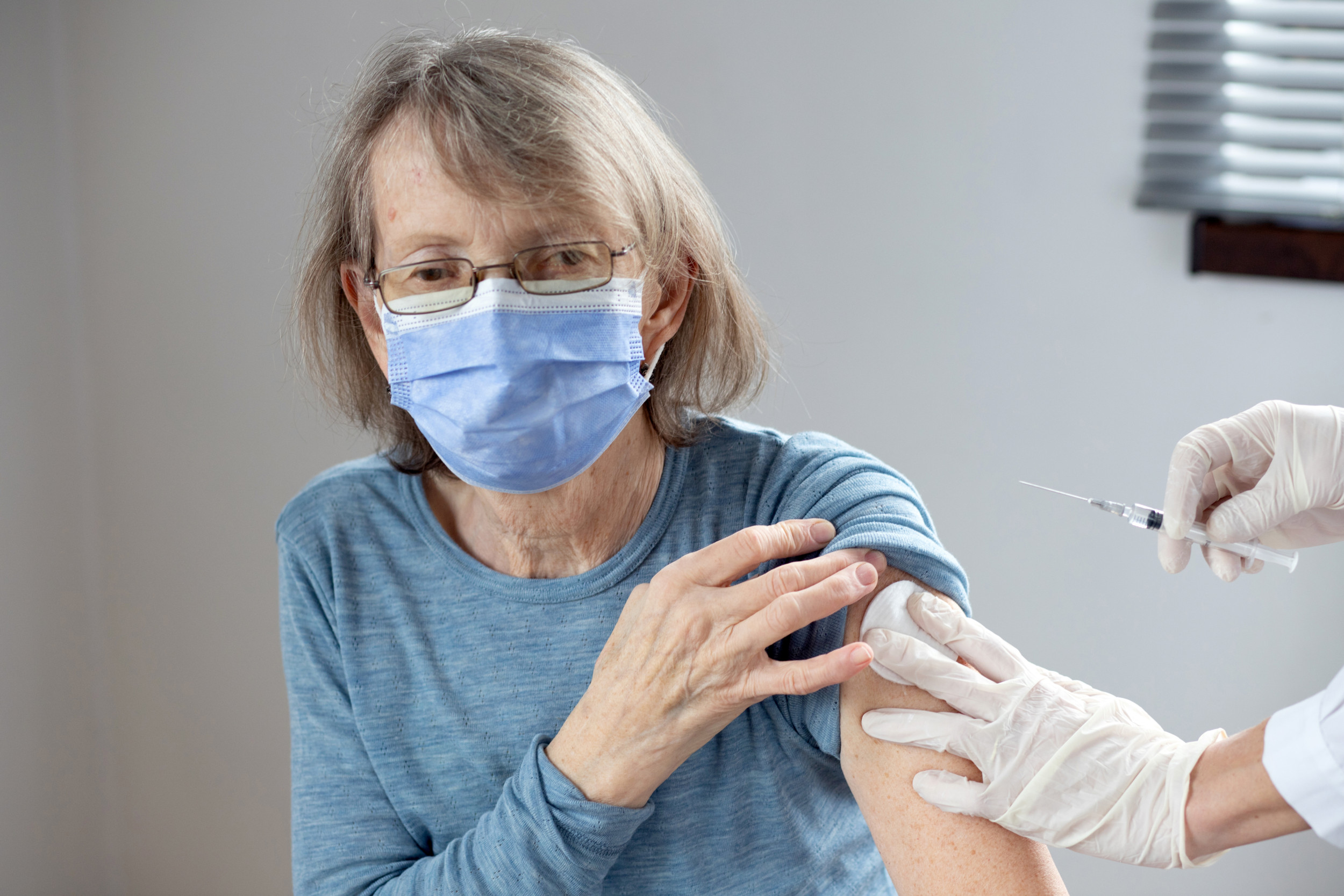 Covid 19 Impfstoffe Astra Zeneca Und Biontech Bei Alteren Gleich Gut Wirk Pz Pharmazeutische Zeitung