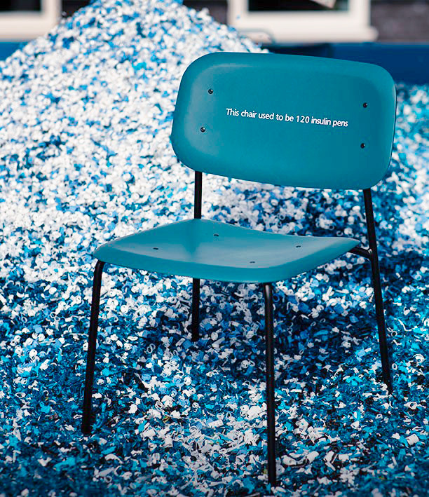 Eine dänische Designfirma stellte Bürostühle aus den bei der Produktion ausrangierten Insulin Pens her.  / Foto: Novo Nordisk®