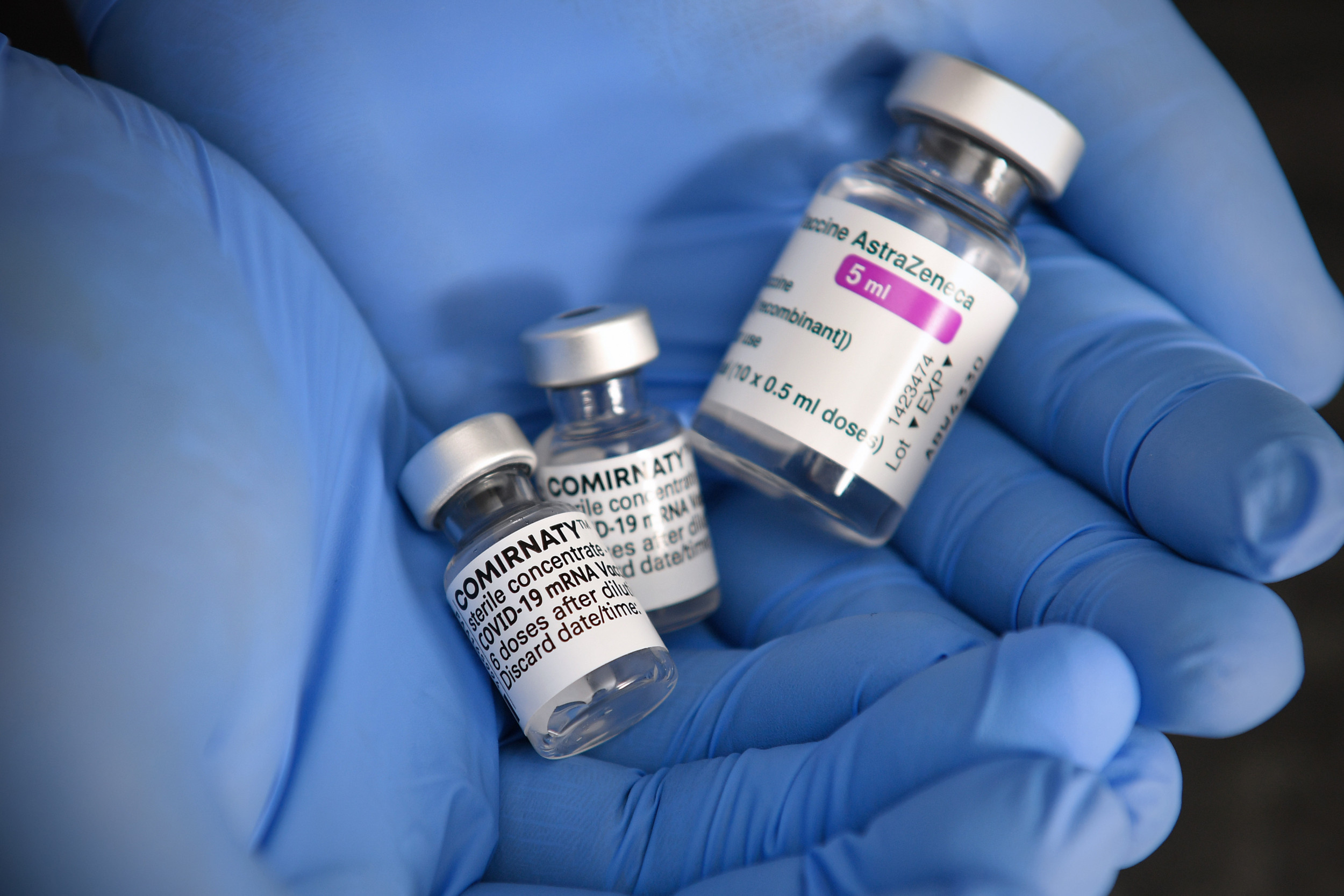 Virusvarianten Wie Gut Schutzt Vaxzevria Im Vergleich Zu Comirnaty Pz Pharmazeutische Zeitung