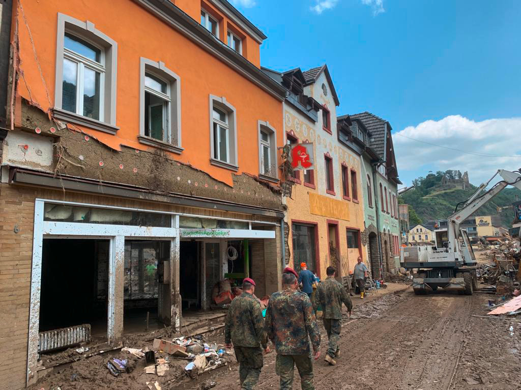 Überflutungen und Hochwasser kommen inzwischen auch in Deutschland häufiger vor. Die Flutkatastrophe im Ahrtal im Juli 2021 zerstörte unter anderem die beiden Apotheken in Altenahr.   / Foto: AoG