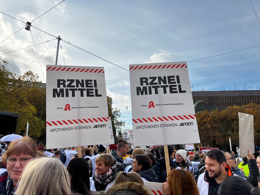 Wenn Apothekenteams auf die Straße gehen …. – die Proteste im Norden (hier in Hannover) fielen auf. / Foto: PZ/Hüttemann