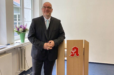 Der Präsident der Landesapothekerkammer Brandenburg, Jens Dobbert, übte scharfe Krtitik an den Plänen von Bundesgesundheitsminister Karl Lauterbach (SPD) und fordert die Parlamentarier auf, dessen Reformvorhaben zu verhindern. / Foto: PZ/Tebroke
