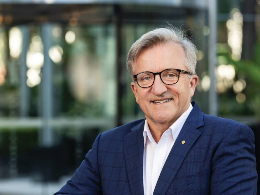 Wo immer verschreibungspflichtige Arzneimittel abgegeben werden, muss ein Apotheker anwesend sein, fordert FIP-Präsident Paul Sinclair. / Foto: International Pharmaceutical Federation (FIP)