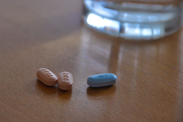 Die Dreifachkombination Kaftrio® ist Mittel der Wahl für Mukoviszidose-Patienten mit einer F508del-Mutation. Bei der Einnahme sind zahlreiche Interaktionen zu beachten. / © Mukoviszidose e. V.