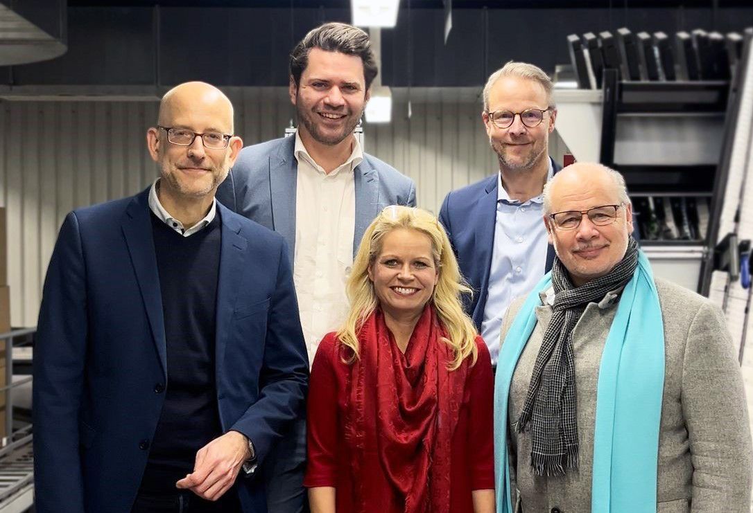 Der CDU-Bundestagsabgeordnete Georg Kippels (rechts) und die CDU-Landtagsabgeordneten aus NRW Angela Erwin (Mitte) und Thomas Okos (2.v.li.) zu Besuch bei der Noweda in Frechen. Links Noweda-Kommunikations- und Politikchef Joachim Reinken, 2.v.re. Ingo Arlinghaus, Niederlassungsleiter Betrieb bei der Noweda Frechen. / © Noweda