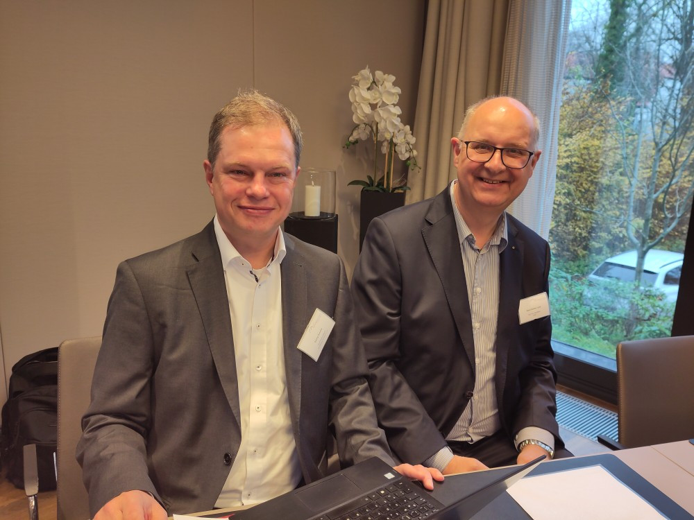 Georg Zwenke, Geschäftsführer des Apothekerverbands Schleswig-Holstein (links), und dessen Vorsitzender Hans-Günter Lund. / © PZ/Annette Rößler