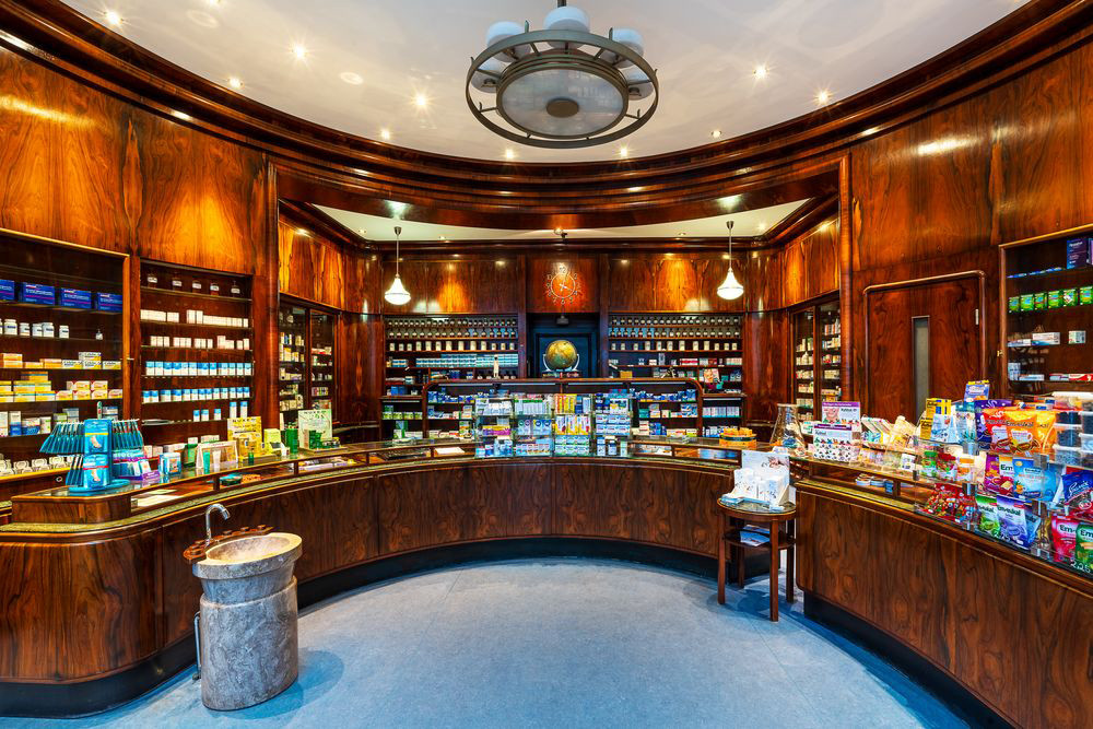 Die »Roth's alte englische Apotheke« in Hamburg.  / © Roth's alte englische Apotheke