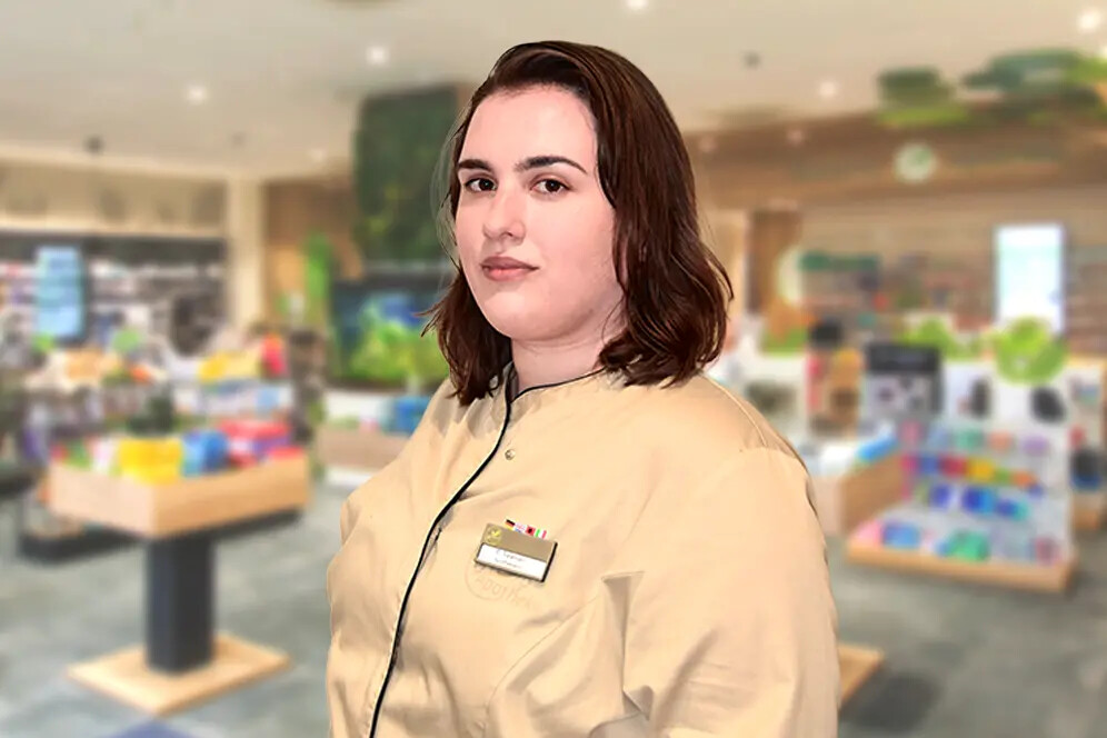 Egkina Salamani von der Bio 7.0 Apotheke in Berlin berät Betroffene mit unerfülltem Kinderwunsch. / © Bio 7.0 Apotheke