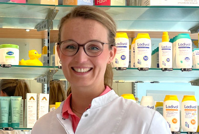 »Die Apotheke vor Ort ist wichtig für die Gesundheitsversorgung der Menschen. Deshalb brauchen wir Selbstständige, die das flächendeckende Netz aufrechterhalten«, sagt Alexandra Kordes.  / © Stever-Apotheke Senden