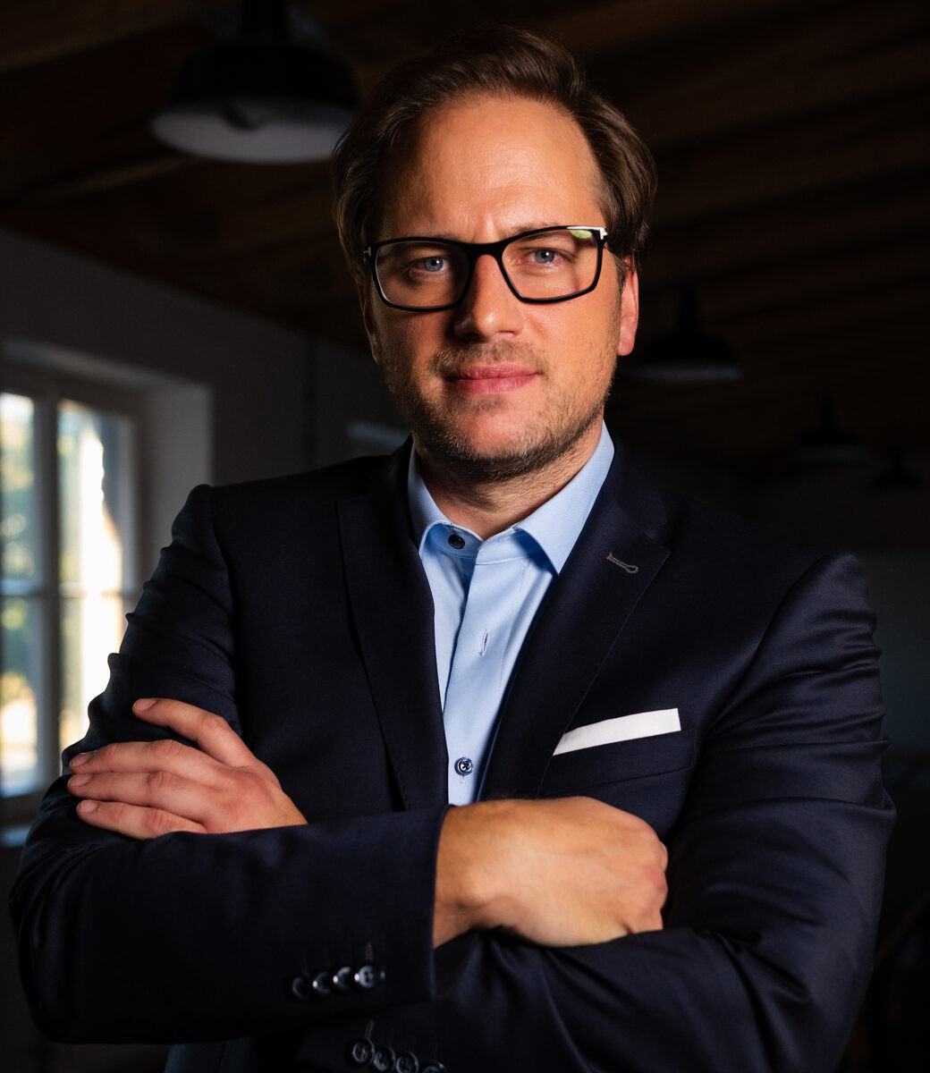 Dr. Christian Glade hat eine Lehrauftrag als Adjunct Professor an der Sorbonne-Universität Abu Dhabi. / © Glade Negotiation Institute