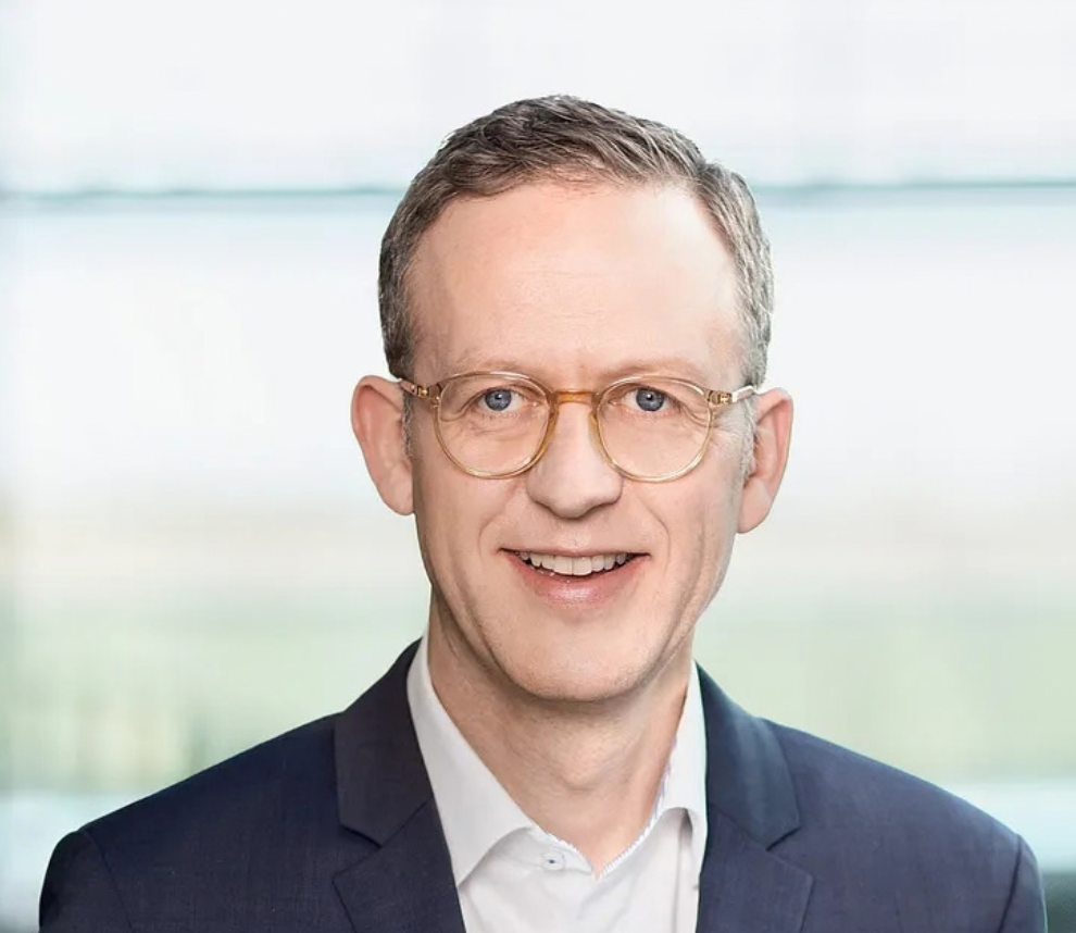 Der Apobank-Aufsichtsrat hat Christian Wiermann zum Risikovorstand berufen. Neue Finanzvorständin wird Verena Dierks. / © Apobank / John M. John